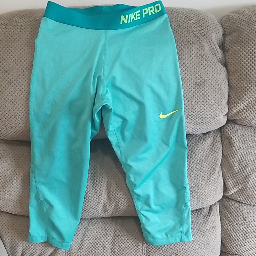 Girls workout capris